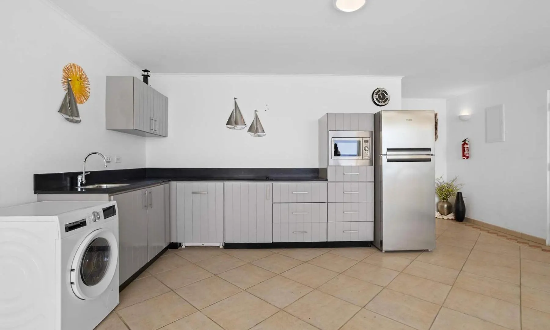 Belmar Oceanfront Apartments 21 Right On The Ocean With Diving Facilities クラレンダイク